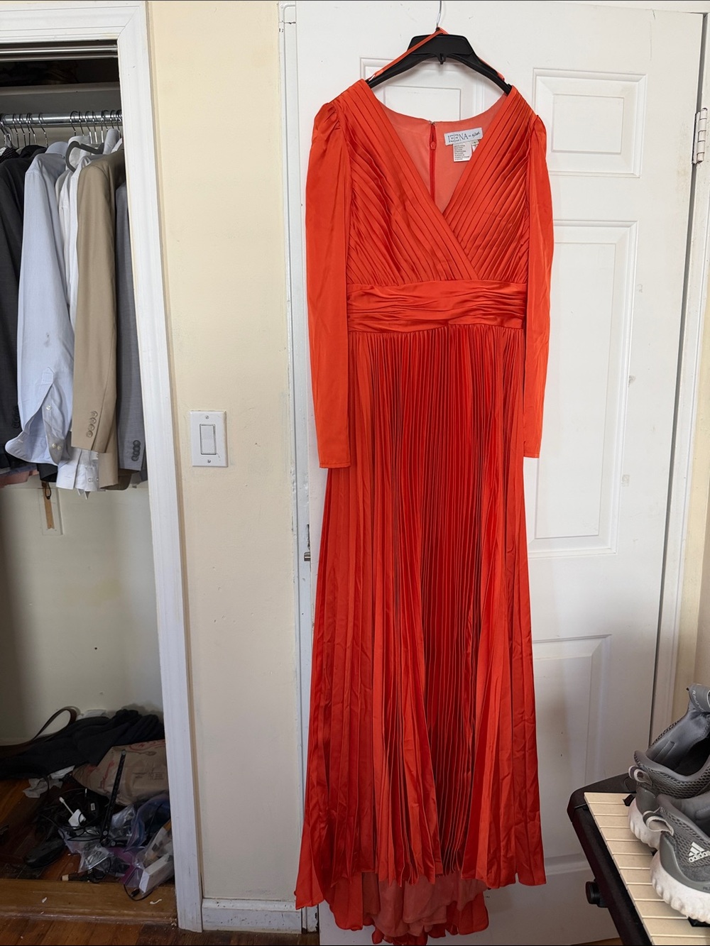 Elegant Red Pleated V-Neck Long Sleeve Dress